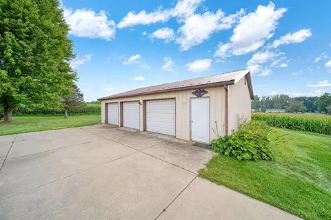 Exterior - 1829 N Sandstone, Jackson, MI 49201 photo 3 of 17
