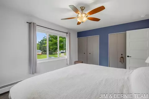Bedroom - 18019 Mohawk, Spring Lake, MI 49456 photo 2 of 8