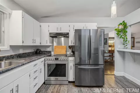 Kitchen - 18019 Mohawk, Spring Lake, MI 49456 photo 4 of 9
