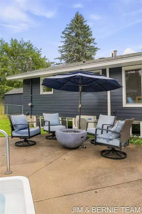 Exterior - 18019 Mohawk, Spring Lake, MI 49456 photo 13 of 14