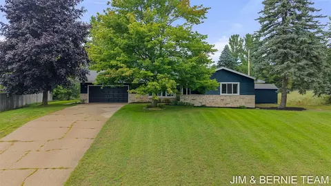 Exterior - 18019 Mohawk, Spring Lake, MI 49456 photo 3 of 14