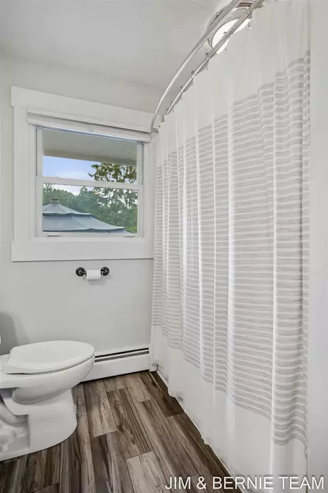 Bath - 18019 Mohawk, Spring Lake, MI 49456 photo 4 of 4