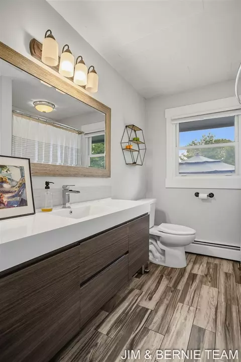 Bath - 18019 Mohawk, Spring Lake, MI 49456 photo 3 of 4