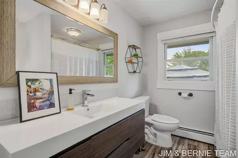 Bath - 18019 Mohawk, Spring Lake, MI 49456 photo 2 of 4