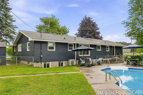 Exterior - 18019 Mohawk, Spring Lake, MI 49456 photo 9 of 14