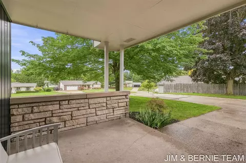 Exterior - 18019 Mohawk, Spring Lake, MI 49456 photo 4 of 14
