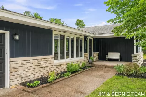 Exterior - 18019 Mohawk, Spring Lake, MI 49456 photo 5 of 14