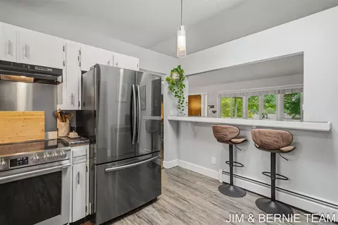 Kitchen - 18019 Mohawk, Spring Lake, MI 49456 photo 5 of 9