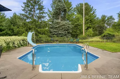 Exterior - 18019 Mohawk, Spring Lake, MI 49456 photo 12 of 14