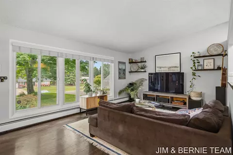 Living - 18019 Mohawk, Spring Lake, MI 49456 photo 3 of 5