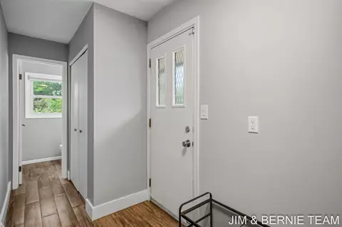 Entry Way - 18019 Mohawk, Spring Lake, MI 49456 photo 5 of 7