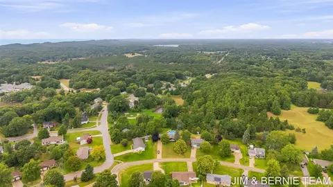 View/Area - 18019 Mohawk, Spring Lake, MI 49456 photo 4 of 6