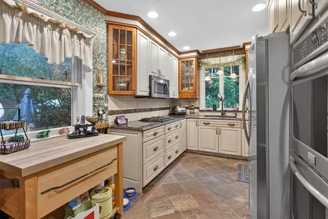 Kitchen - 4723 Mccain, Jackson, MI 49201 photo 5 of 7