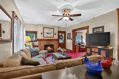 Living - 4723 Mccain, Jackson, MI 49201 photo 8 of 9