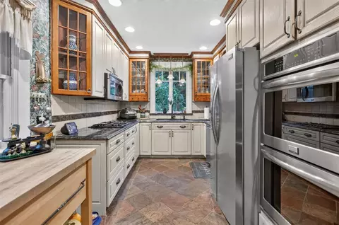 Kitchen - 4723 Mccain, Jackson, MI 49201 photo 4 of 7