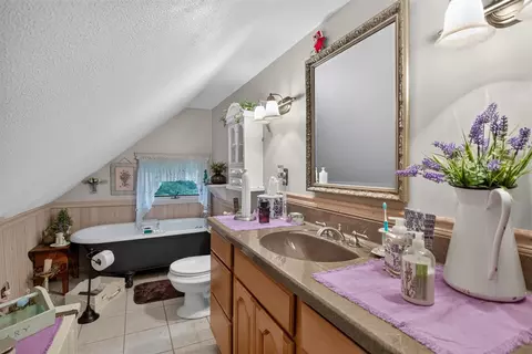 Bath - 4723 Mccain, Jackson, MI 49201 photo 4 of 6