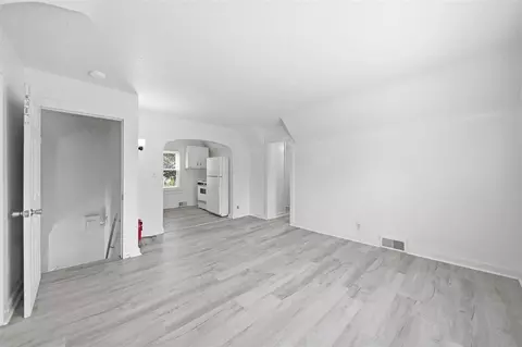 Living - 1209 3rd, Jackson, MI 49203 photo 5 of 6