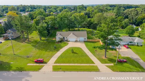 1094 68th, Grand Rapids, MI 49508