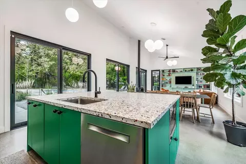 Kitchen - 13892 Rea, Harbert, MI 49115 photo 2 of 5
