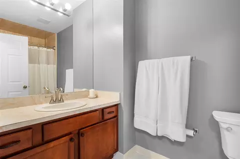 Bath - 174 Commons, Saline, MI 48176 photo 1 of 2