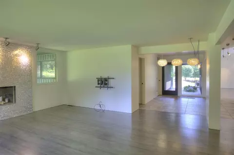 Living - 3520 Stonewall, Jackson, MI 49203 photo 12 of 19