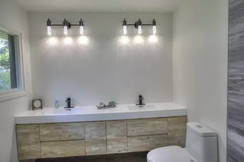 Bath - 3520 Stonewall, Jackson, MI 49203 photo 6 of 12