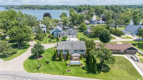 5036 Shoreview, Coloma, MI 49038