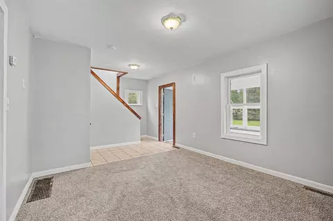 Living - 330 N Gorham, Jackson, MI 49202 photo 2 of 4