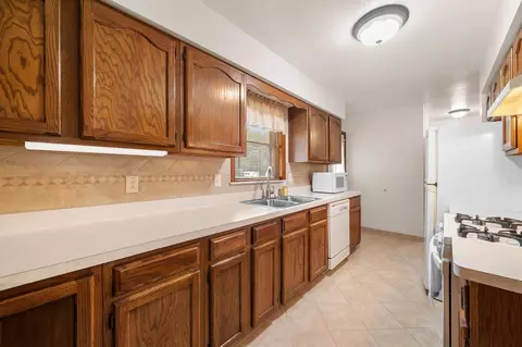 Kitchen - 38531 Westvale, Romulus, MI 48174 photo 3 of 4