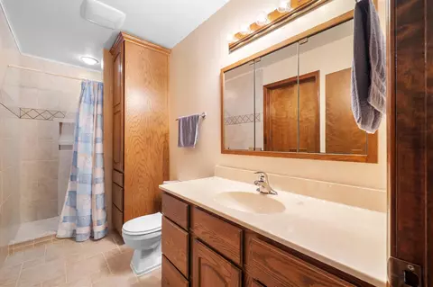 Bath - 38531 Westvale, Romulus, MI 48174 photo 3 of 5