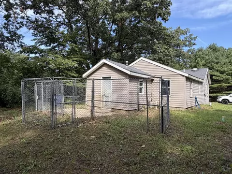 Exterior - 3820 E D, Kalamazoo, MI 49009 photo 4 of 6