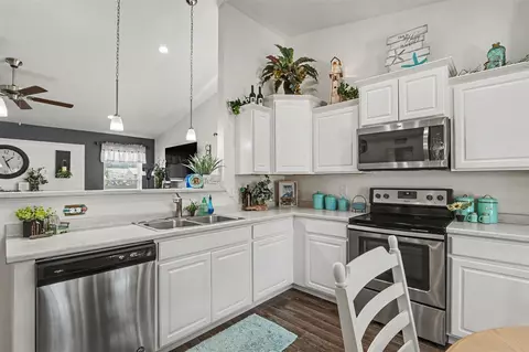 Kitchen - 59149 Silvergrass, Mattawan, MI 49071 photo 2 of 2