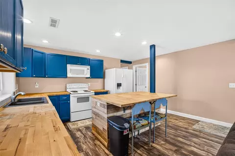 Kitchen - 887 Bryant, Jackson, MI 49202 photo 4 of 5