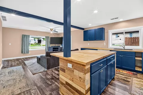Kitchen - 887 Bryant, Jackson, MI 49202 photo 2 of 5
