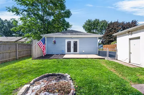 Exterior - 887 Bryant, Jackson, MI 49202 photo 12 of 16