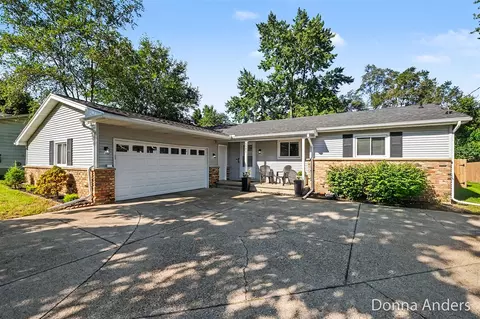 5581 Edgelawn, Kentwood, MI 49508