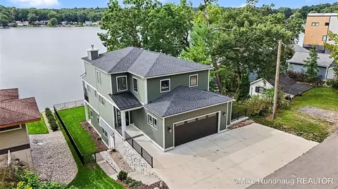 8851 Je-ne-be, Rockford, MI 49341