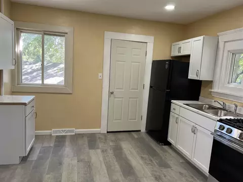 Kitchen - 231 Rockwell, Jackson, MI 49203 photo 2 of 4