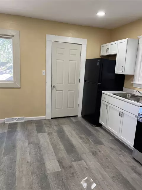 Kitchen - 231 Rockwell, Jackson, MI 49203 photo 4 of 4