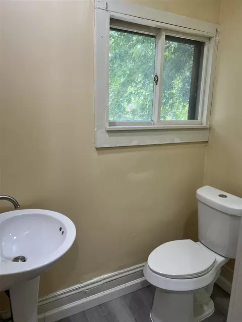 Bath - 231 Rockwell, Jackson, MI 49203 photo 3 of 5
