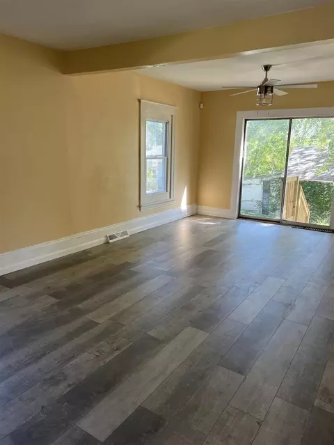 Living - 231 Rockwell, Jackson, MI 49203 photo 2 of 3