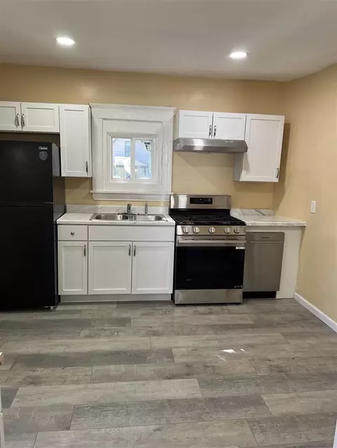 Kitchen - 231 Rockwell, Jackson, MI 49203 photo 3 of 4