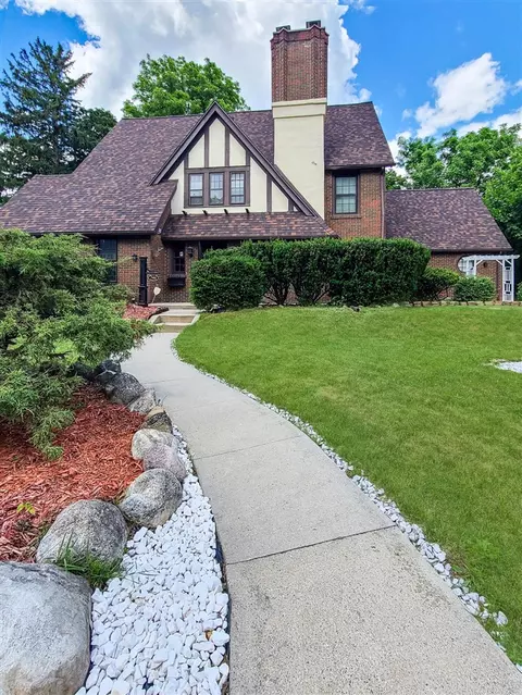 Exterior - 746 Oakridge, Jackson, MI 49203 photo 3 of 18