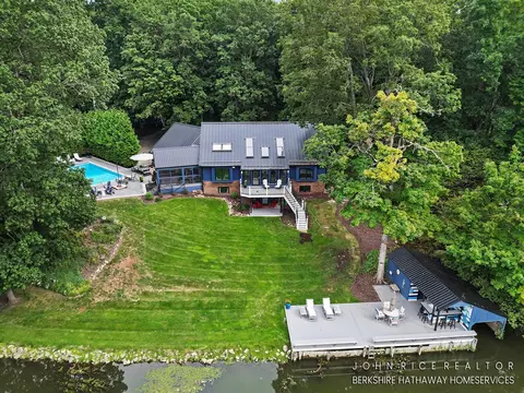 6155 Oakmont, Alto, MI 49302