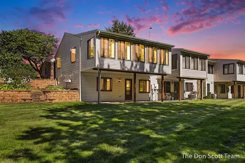1134 Amberwood W, Byron Center, MI 49315
