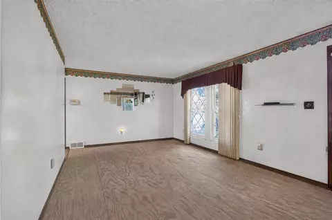 Living - 6137 Young, Jackson, MI 49201 photo 2 of 3
