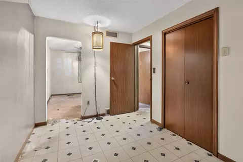 Entry Way - 6137 Young, Jackson, MI 49201 photo 2 of 2