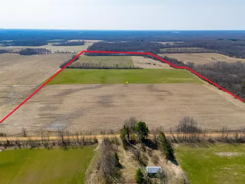 36 Th Ave, Paw Paw, MI 49079
