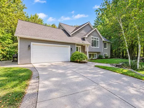 5480 Hidden Acres, Holland, MI 49424