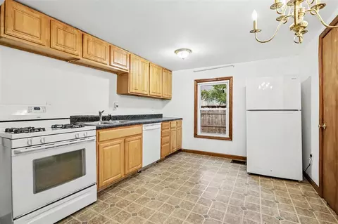 Kitchen - 407 S Eagle, Marshall, MI 49068 photo 2 of 2